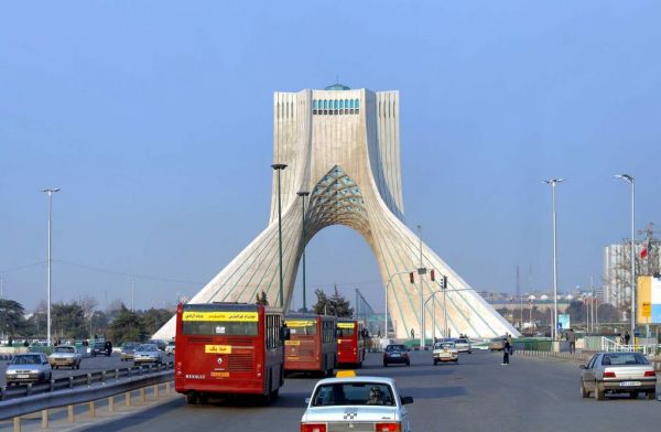 0149--車拍-德黑蘭-2500年紀念碑.JPG