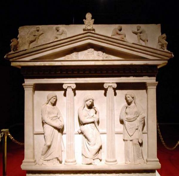 599-伊斯坦堡-考古博物館-哀傷女子石棺.JPG
