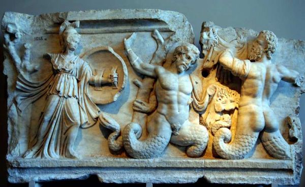 850-伊斯坦堡-考古博物館-雅典娜大戰人頭蛇身巨怪.JPG