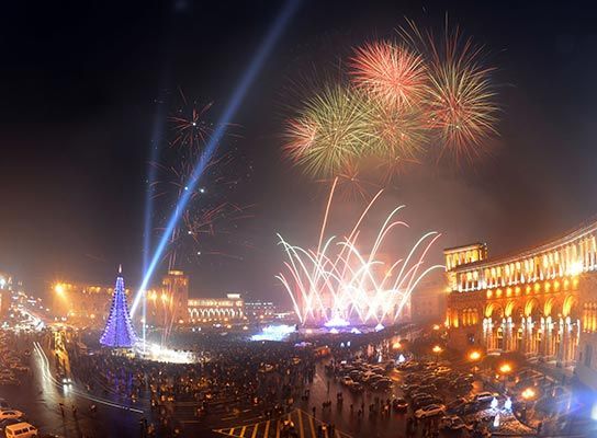 xmas_tree_yerevan_republic_square_new_year_jpg_70960.jpg