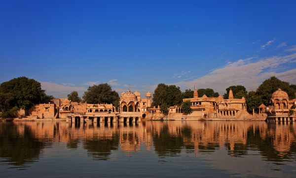 gadisar-lake-jaisalmer-Image-Courtesy-ClubMahindraBlog.jpg